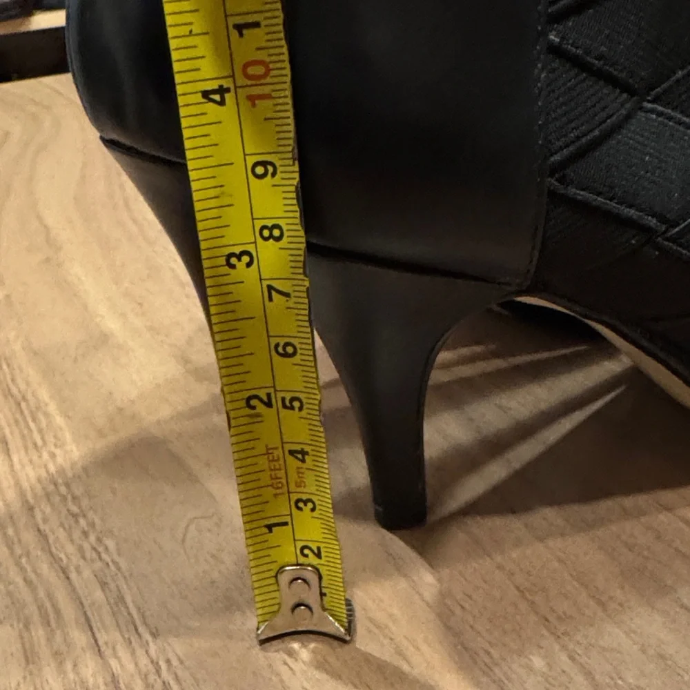 Adrienne Vittadini Black Leather Toulah Ankle Booties Heel Size 6.5